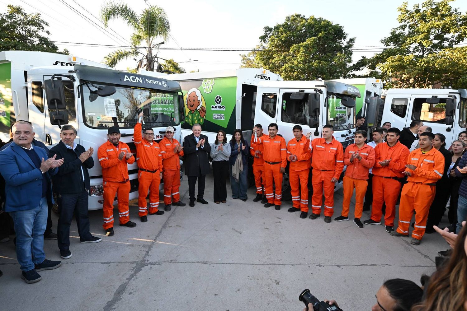 La incorporación de nuevos camiones apunta a reforzar el sistema de recolección y ampliar la capacidad operativa del municipio en distintos sectores de la ciudad.