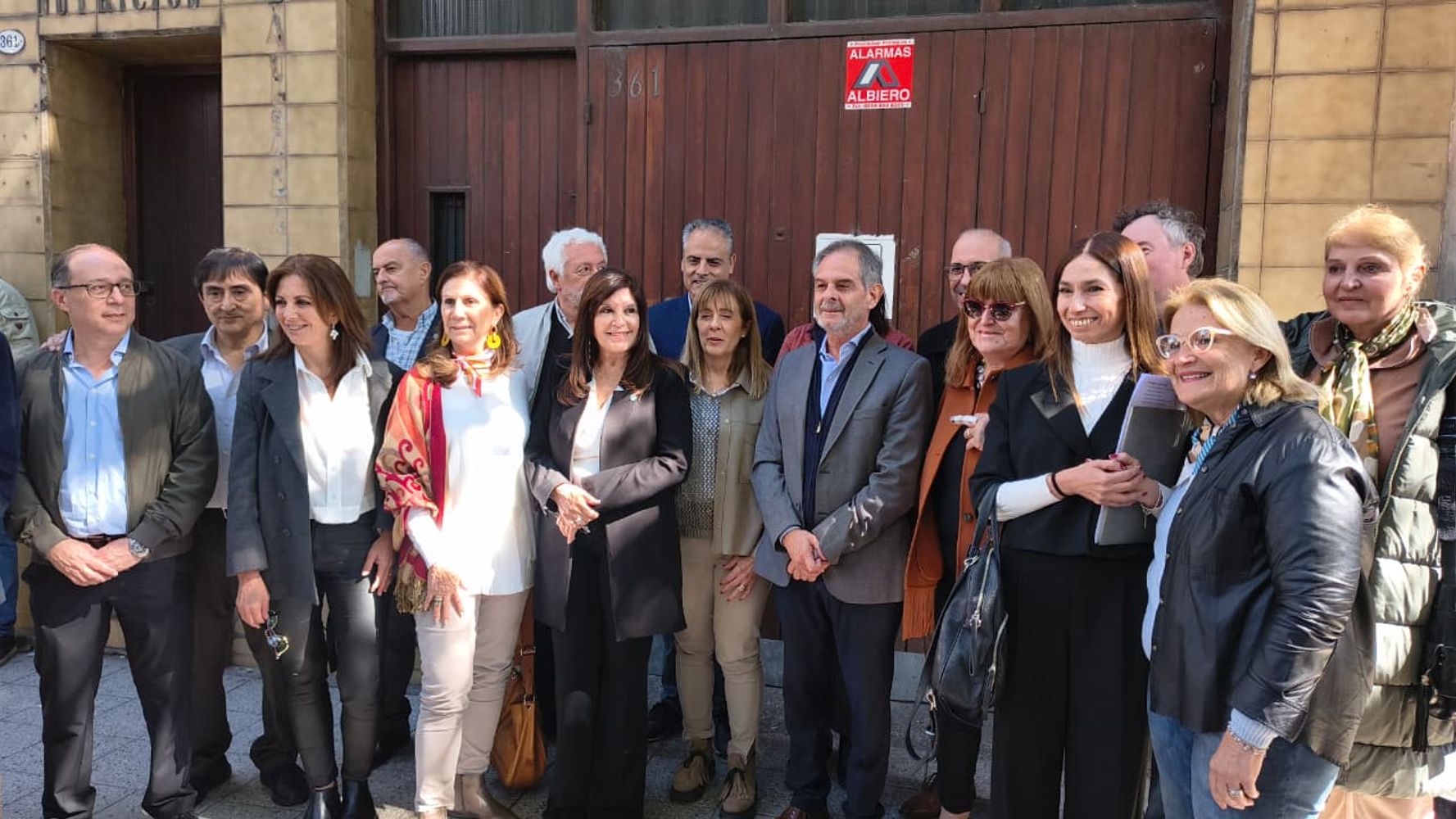 La jornada dejó como dato destacado la presencia de decanos, equipos de gestión y representantes no docentes en respaldo de la postulación.