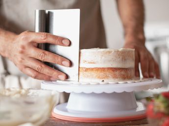 ¿Polvo de hornear o bicarbonato? El truco de los expertos para lograr tortas con color y sabor perfecto