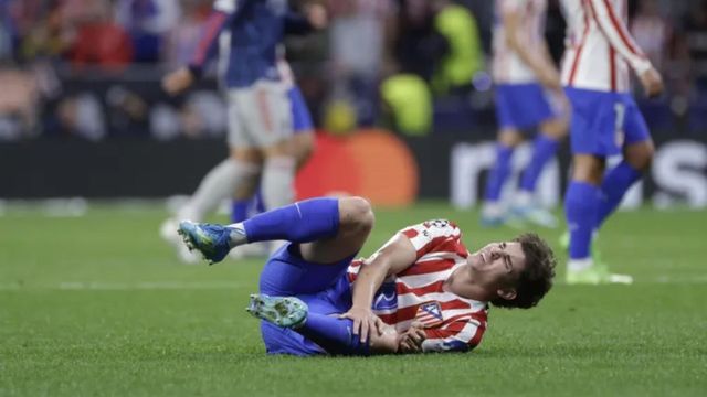 Se lesionó Julián Álvarez.
