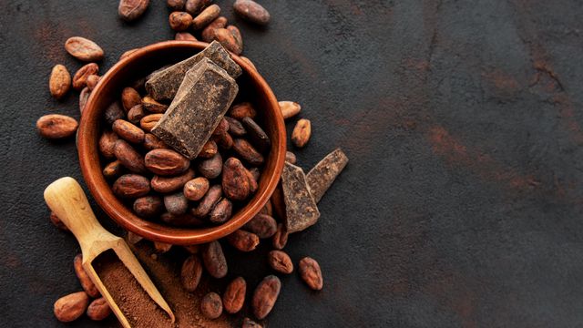 Mezclar el cacao con café: para qué sirve este truco en la pastelería