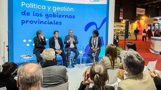 La actividad se desarrolló en la FILBA y reunió a mandatarios provinciales con representantes de un organismo clave para el financiamiento regional.