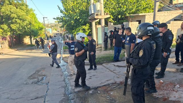 Balearon a un policía en una protesta por la muerte de Tomás Orihuela. 