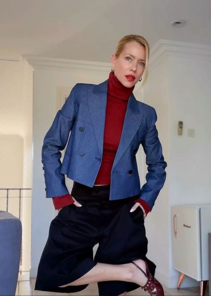 Nicole Neumann eligió la combinación perfecta de colores y marcó tendencia con un look sastrero