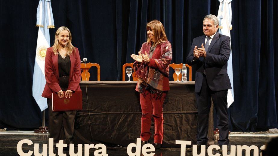La ministra Susana Montaldo acompañó el acto junto a funcionarios del área educativa y equipos vinculados al Ente Cultural Tucumán.