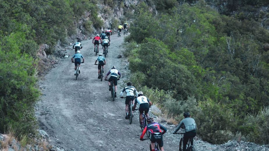 El Desafío del Río Pinto vuelve a convocar a miles de ciclistas en Punilla.