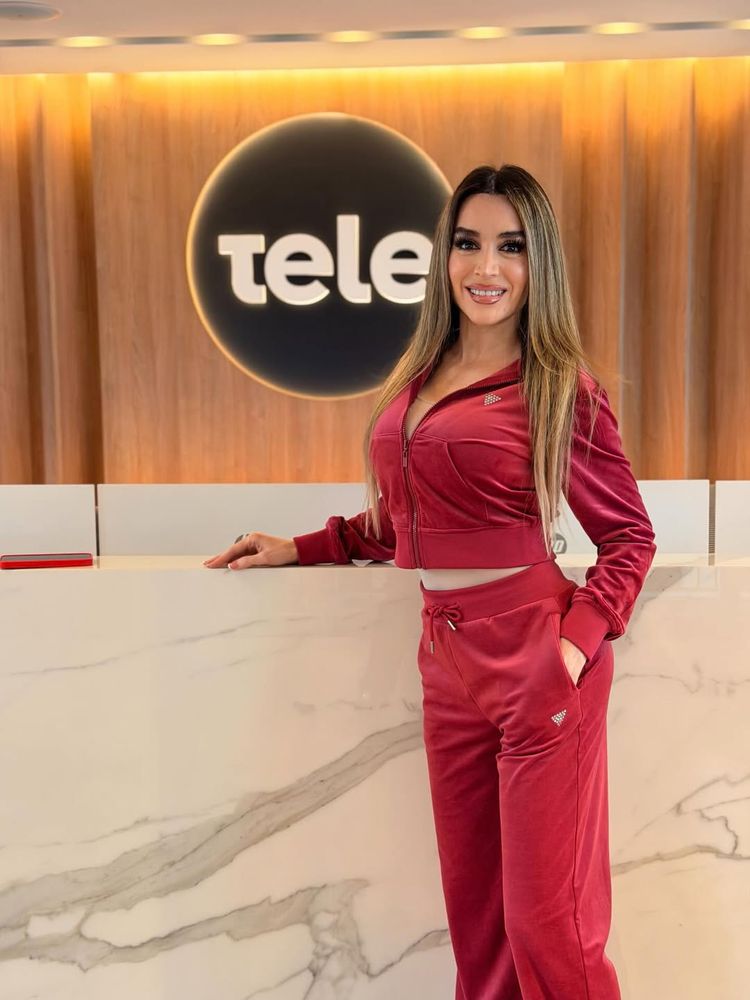 Fátima Flórez se sumó a la tendencia del total denim y arrasó con una minicampera y jean azul claro