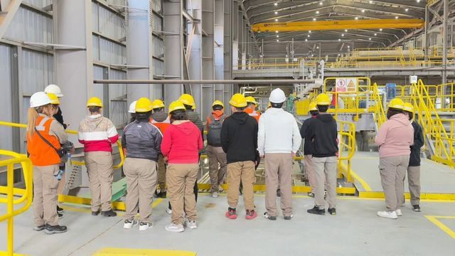 Durante la visita, los estudiantes conocieron etapas del proceso de extracción y tratamiento del litio.