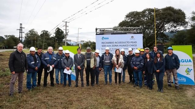 El gobernador Carlos Sadir encabezó el inicio de la ejecución de obra de recambio de un tramo del acueducto de 500 mm que abastece al Gran Jujuy.