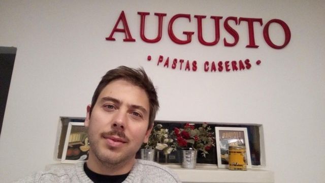 Pablo comenzó a cocinar en el departamento detrás de la casa de sus padres, vendió como pudo y, ahora, lidera Augusto Pastas.