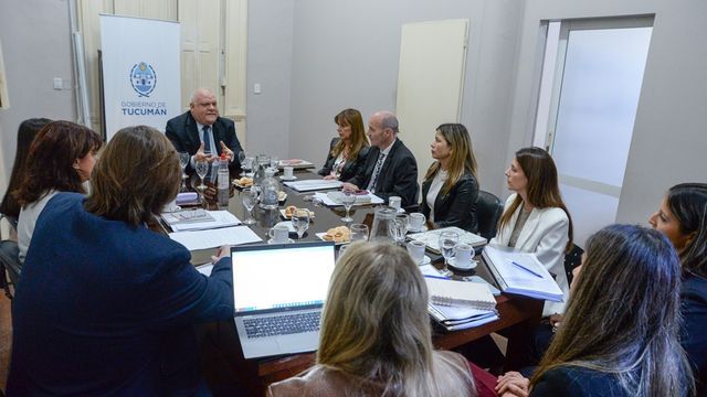 Funcionarios y equipos técnicos evaluaron nuevas líneas de acción para fortalecer la protección de derechos.