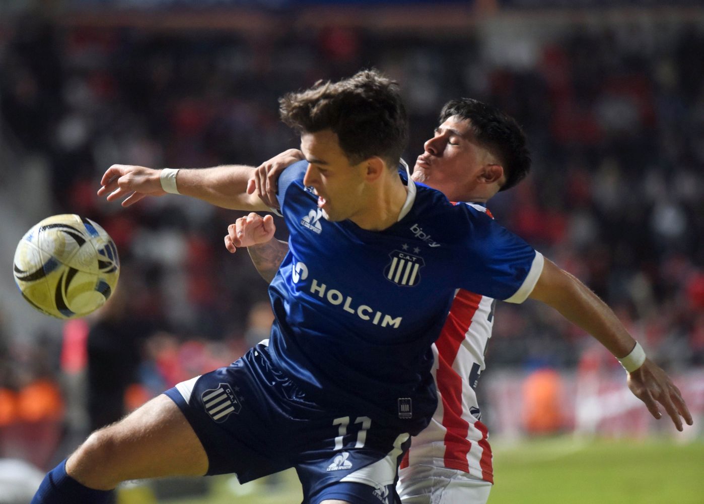 Talleres empezó ganando en Santa Fe, para acomodarse más arriba de cara a octavos.