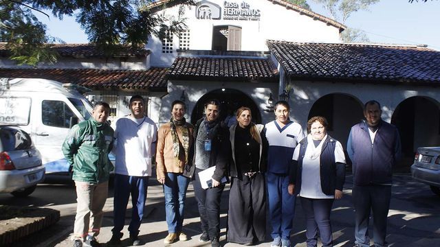 El operativo se realizó en el Hogar Casa de Hermanos e incluyó dosis de calendario y antigripales.