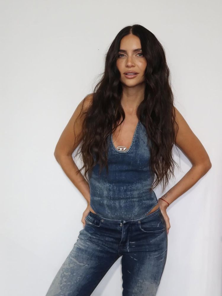Zaira Nara arrasó en Instagram con el look total denim viral de la temporada y dio cátedra de estilo