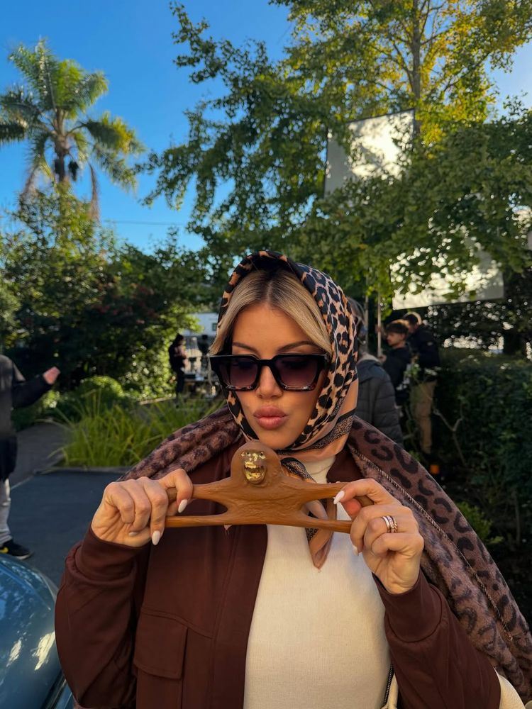 Wanda Nara se sumó a la tendencia del encaje y dio cátedra de estilo con un body rojo
