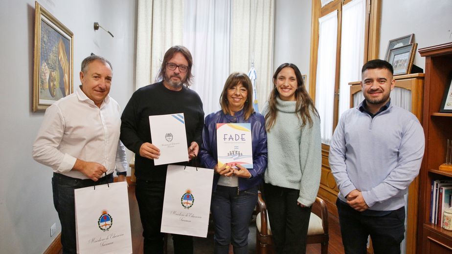 Educación firmó un convenio para impulsar el deporte en las escuelas