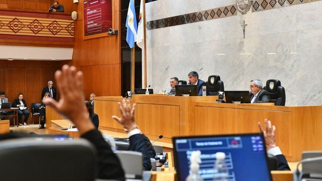 En una sesión presidida por Miguel Acevedo, el cuerpo legislativo sancionó tres leyes y continuará el debate el lunes a las 9.