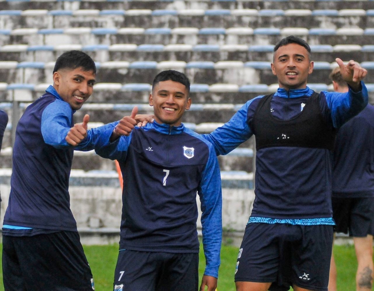 En una promoción especial que apunta a llenar el estadio y alentar al equipo en un partido clave para el puntero de la Zona B, este domingo los socios de Gimnasia podrán llevar acompañantes al "23 de Agosto" con un 50% de descuento en el valor de la entrada.
