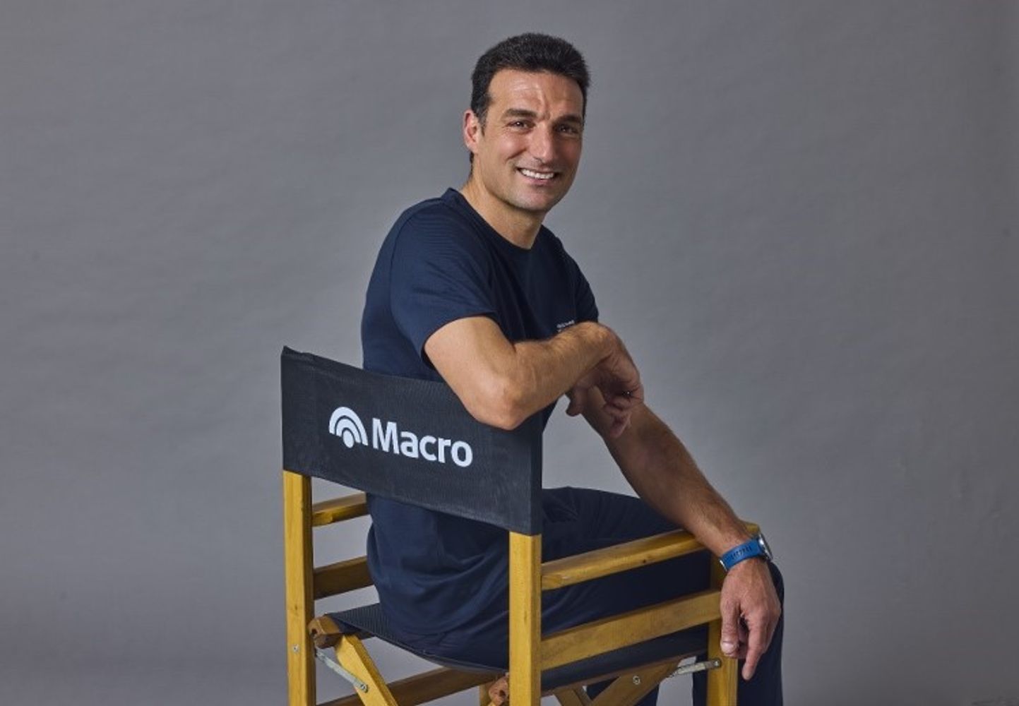 Por cuarto año consecutivo Banco Macro extiende con el entrenador Lionel Scaloni su alianza basada en valores como la humildad, el trabajo en equipo y la superación.