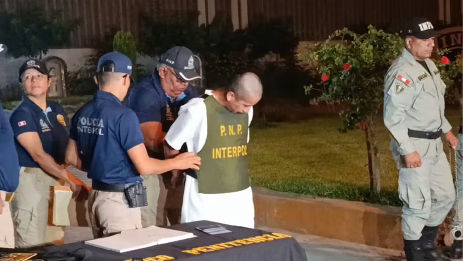 Irreconocible: así está el Pequeño J en su extradición a la Argentina