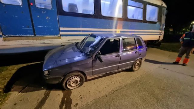 Un auto fue embestido por el Tren de las Sierras en un cruce de La Falda.