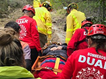 Un joven sufrió una caída y debió ser rescatado en el Cerro de la Cruz