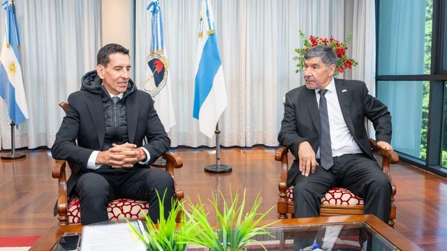 Miguel Acevedo encabezó una reunión con la Fundación Inti Huasi para analizar nuevas acciones frente a los consumos problemáticos.