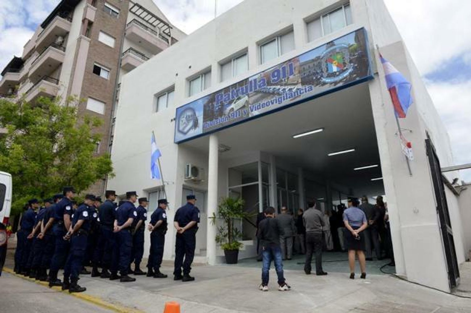Investigan presuntas irregularidades en adicionales policiales: la Fiscalía avanzó con medidas en el 911 de Paraná.
