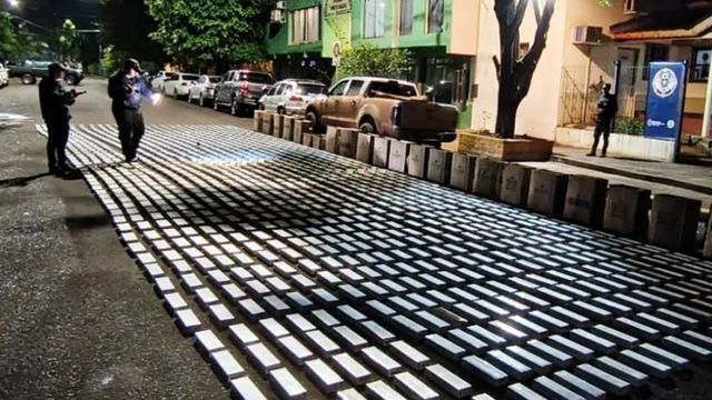 Secuestran millonaria carga de cigarrillos de contrabando en Puerto Iguazú.