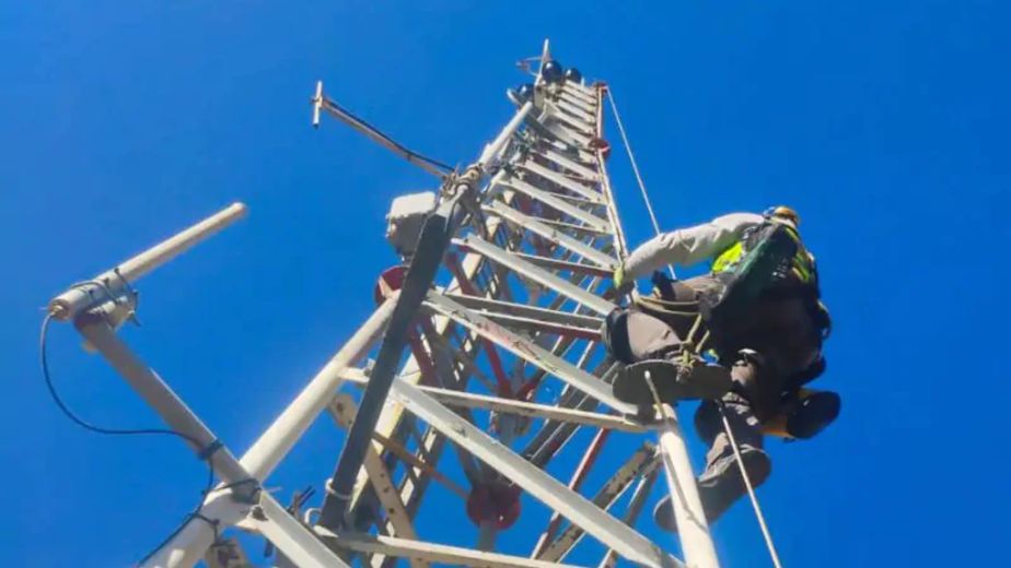 Cayó desde una antena y murió en el acto: el fatal accidente que conmocionó a Rosario