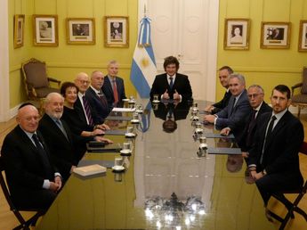 Milei sostiene a Adorni pese al avance judicial y la oposición no logra articular una ofensiva