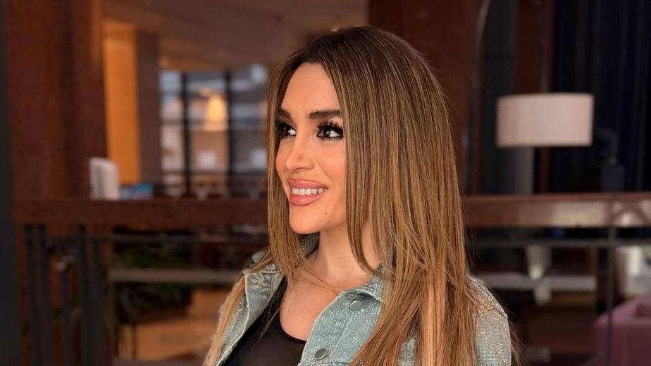 Fátima Flórez se sumó a la tendencia del total denim y arrasó con una minicampera y jean azul claro