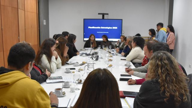 La comisión de Educación de la Legislatura se reunió con el equipo del Ministerio de Educación para abordar problemáticas del sistema y avanzar en acciones conjuntas.