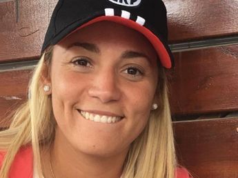 Desde la cancha de River Plate, Rocío Oliva posó con un look de un color llamativo y se robó todas las miradas