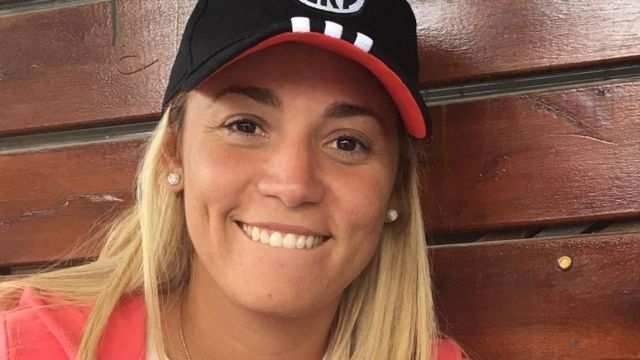 Desde la cancha de River Plate, Rocío Oliva posó con un look de un color llamativo y se robó todas las miradas