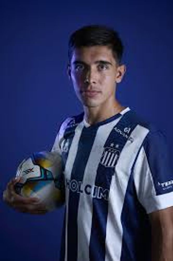 Juan Sforza cumplió con la fecha de sanción por acumulación de amarillas.