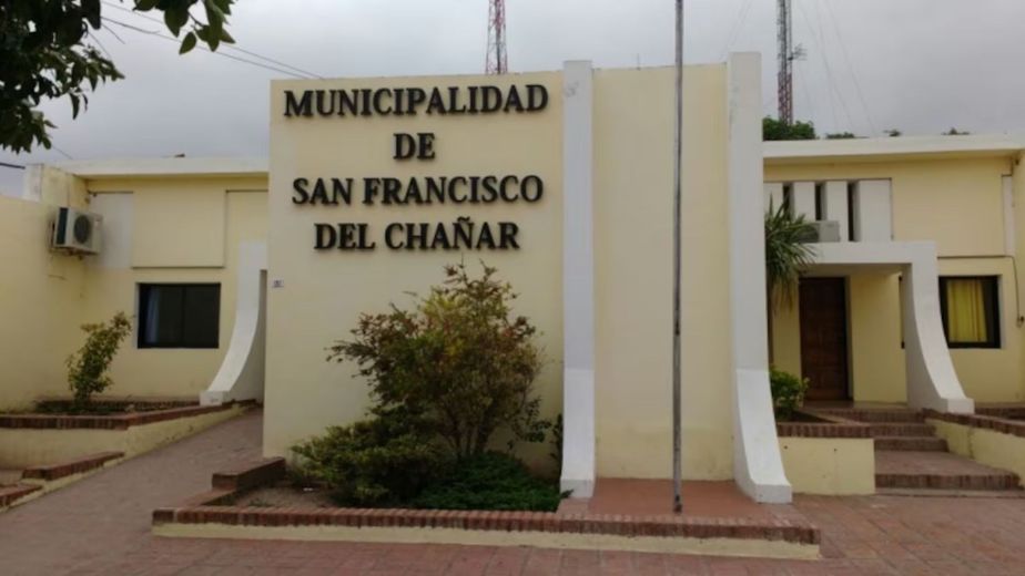 Denunció que policías en Córdoba la obligaron a mostrar fotos íntimas de su celular