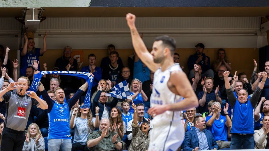 Pablo Bertone anotó 20 puntos pero el Stjarnan cayó en el 4° juego de la semifinal