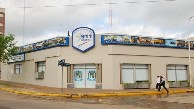 Investigan presuntas irregularidades en adicionales policiales: la Fiscalía avanzó con medidas en el 911 de Paraná.