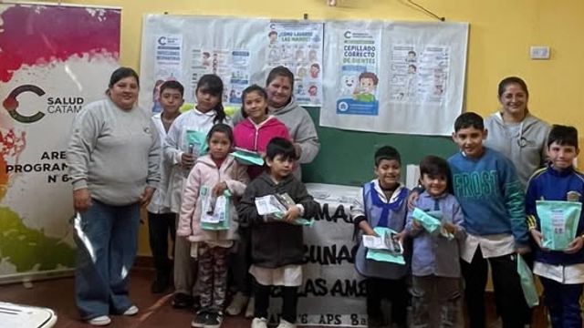 La actividad apuntó a fortalecer el cuidado de la infancia y el seguimiento sanitario escolar.

