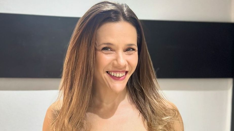 Luciana Rubinska arrasó con un top de encaje, lo combinó con el chaleco de la temporada y marcó tendencia