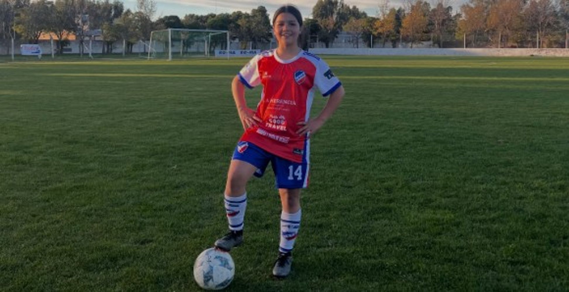 Con 13 años, Yasmín Zurita debutó en la Primera de Rosario.
