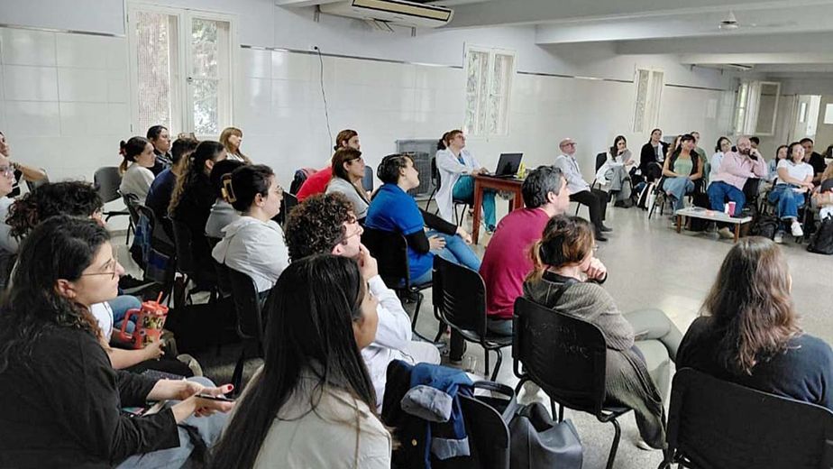 Capacitación y salud integral en los Ateneos del Hospital del Carmen