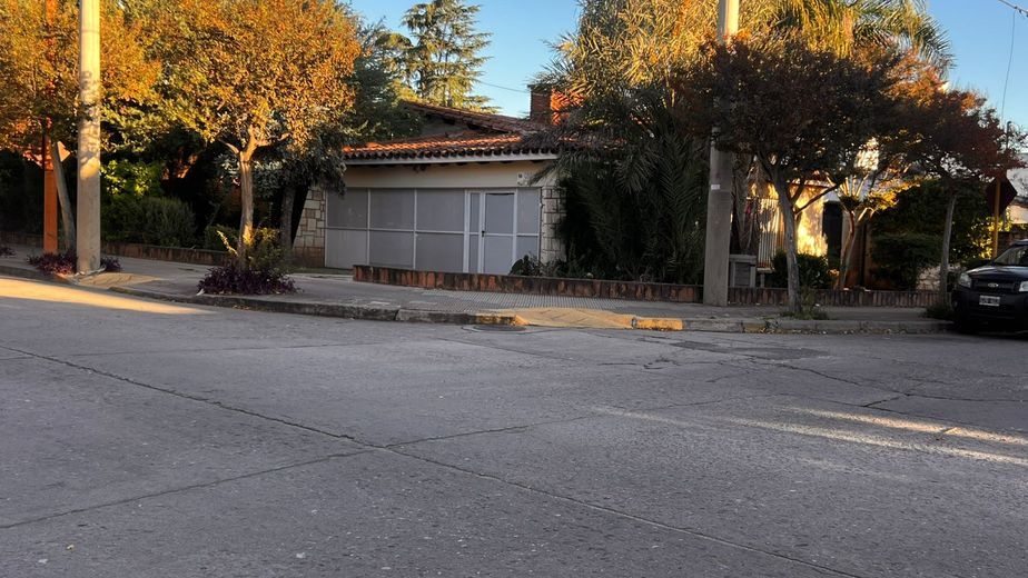 Denuncias sobre un posible geriátrico en Villa Dominguez
