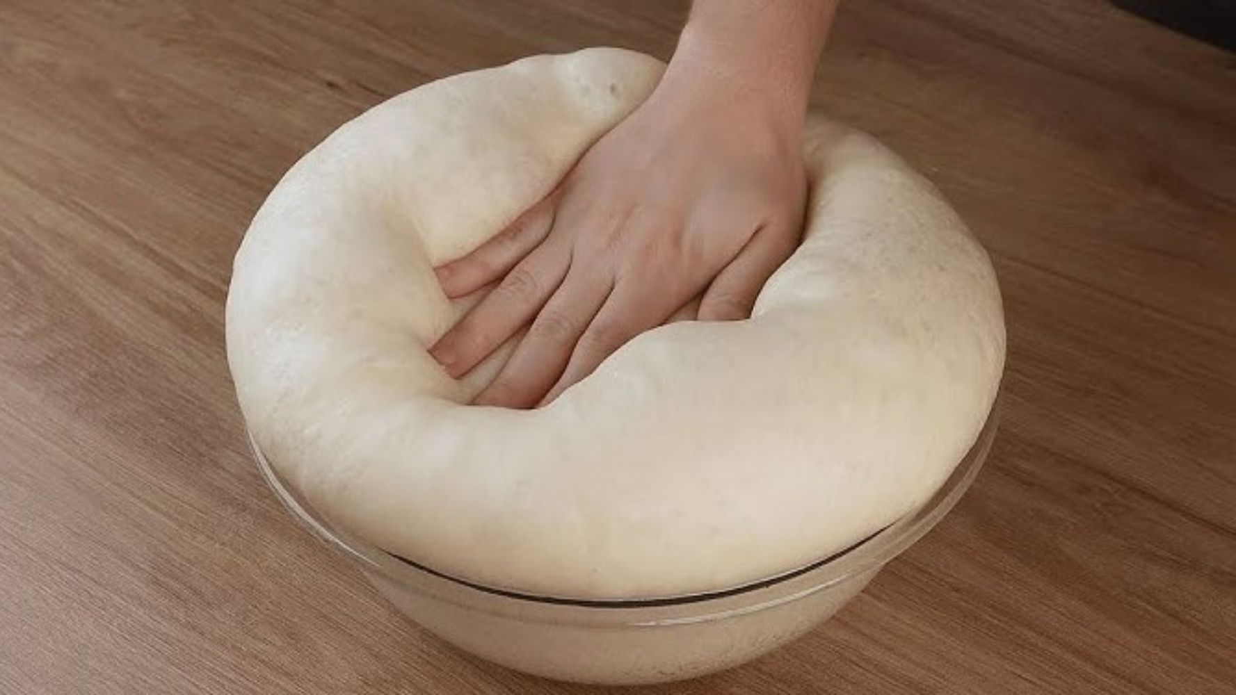 El secreto de las panaderías: para qué sirve ponerle vinagre a la masa de facturas