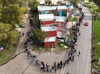 Desesperados por conseguir trabajo en Moreno: 2000 personas hicieron fila por apenas 60 vacantes