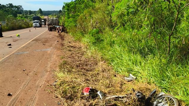 Grave choque en Wanda: dos jóvenes heridos tras colisión entre moto y camión en la Ruta 19.
