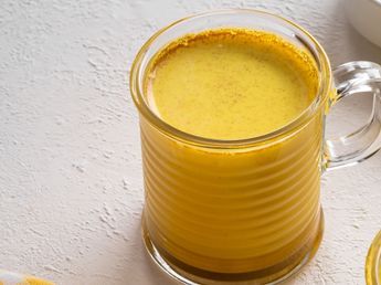 Qué es la leche dorada: la bebida antiinflamatoria que ayuda a fortalecer las defensas y a curar el resfrío