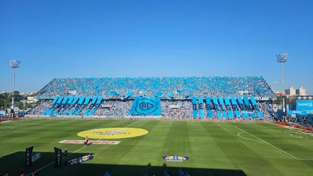 La escena que llegó al estadio de Alberdi desde Europa.