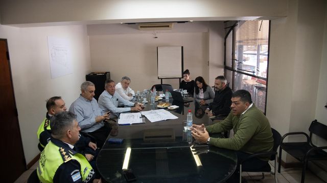 También se analizan nuevos espacios de control, áreas administrativas y sectores de servicios complementarios.